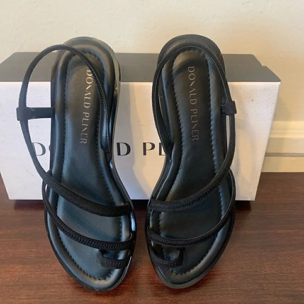 Donald Pliner Women’s roland toe loop leather upper/lining black sandal Sz 6 NIB